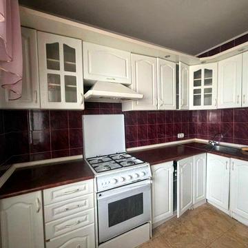 Продаж 2к квартири по вул. Зарічанська