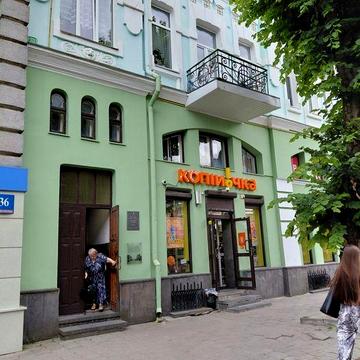 Трикімнатна квартира  Центр  Лесі Українки.