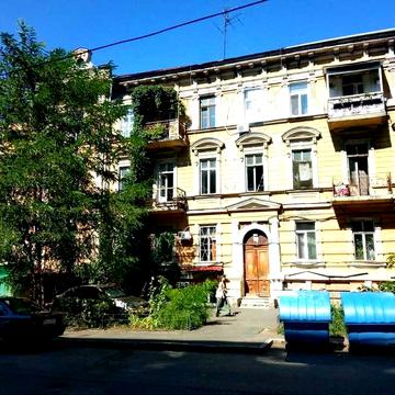 Исторический особняк, 4 раздельные комнаты, гараж на два авто — центр Одессы