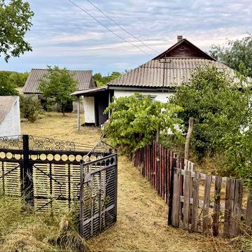 Дім в селі, дім с. Оліївка, 15 км від Олександрії, дім 50 м.кв, електроенргія, вода у діорі, 25 соток землі, тихе спокійне місце