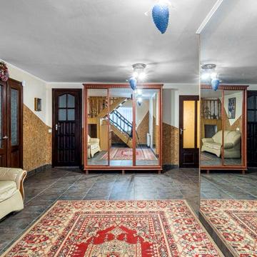 Продам збережений, цегляний будинок в районі Миколайчука