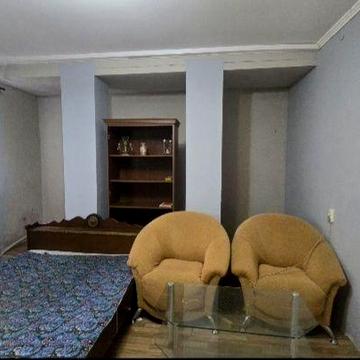 2 кім квартира, центр, вул. Міцкевича, двір,парковка, окремі кімнати.