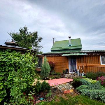 Будинок зруб  зі смереки .Біля Полтави 12км.