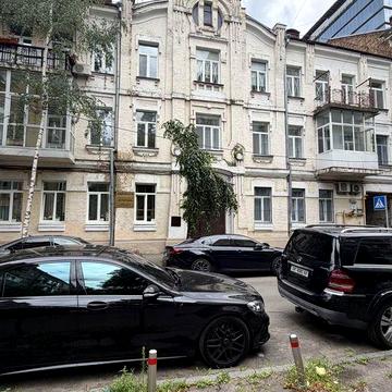 Продам квартиру в центрі Києва , можна під комерційну діяльність !