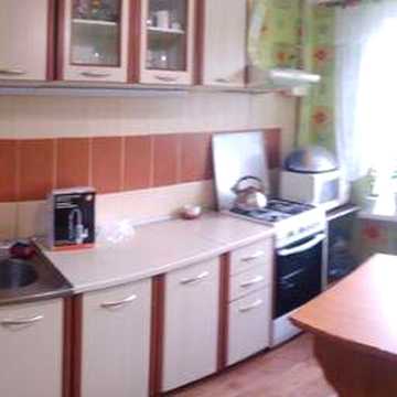 Продається 3-кімнатна квартира у центрі Пісків