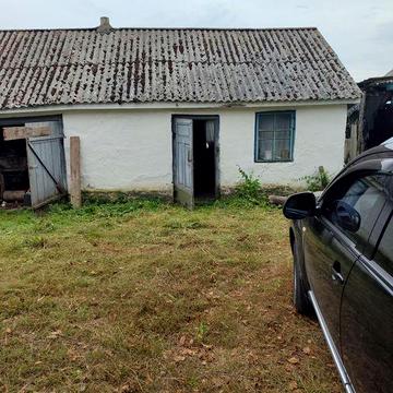 Продам будинок та земельну ділянку.