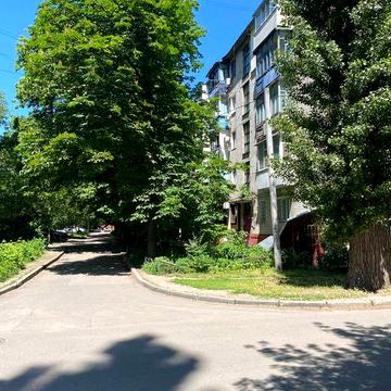 Трикімнатна квартира в цегляному будинку.