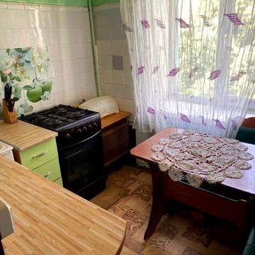 Трикімнатна квартира в цегляному будинку.