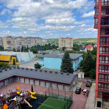 Квартира в закритому ЖК з виглядом на Вовчинецькі гори, з частковим ремонтом, велика кухня-вітальня. ЖК Європейські сіті
