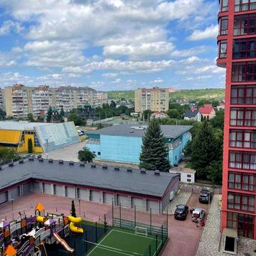 Квартира в закритому ЖК з виглядом на Вовчинецькі гори, з частковим ремонтом, велика кухня-вітальня. ЖК Європейські сіті