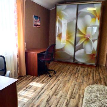 Світлий будинок, теплий дім з двома гаражами
