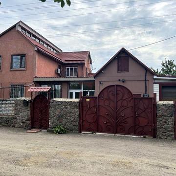 Продаж добротного 2х поверхового будинку та прибудинкових споруд, с.Геронимівка