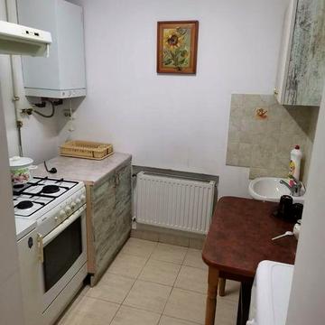 Здам в оренду 2х кімнатна (пів-особняк) з подвірям центр