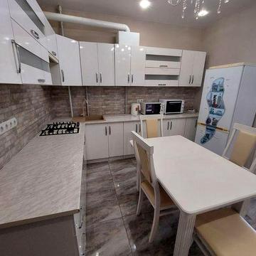 Оренда двох кімнатної квартири по вул.Гленца