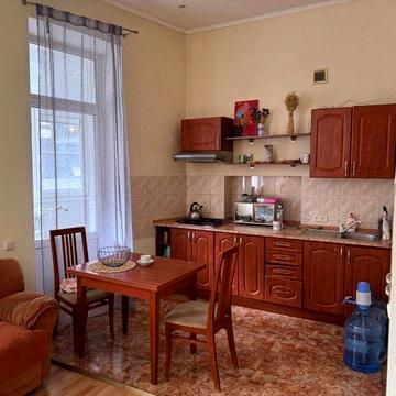 Продаж 2-кім квартири поруч з Софією, Золотими воротами, вул. Рейтарська