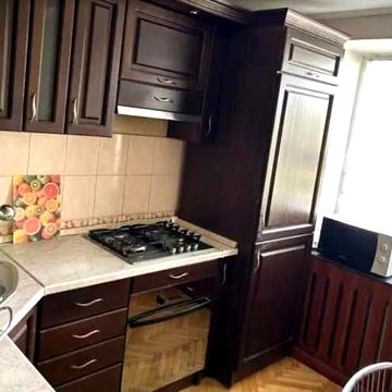 Продам 2х комн. Центр р-н м Левада 3/9 в хорошем ж/сост.
