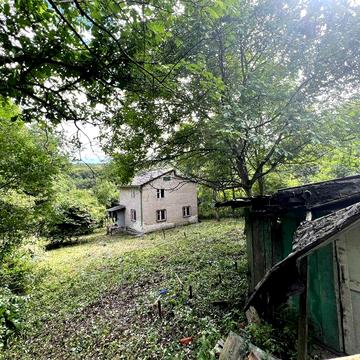 Будинок з ділянкою біля Emily Resort