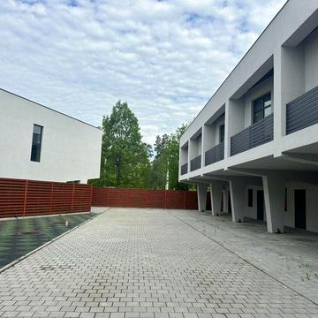 Продаються сучасні  танхауси в селі Бобриця біля лісу та великого озера.
