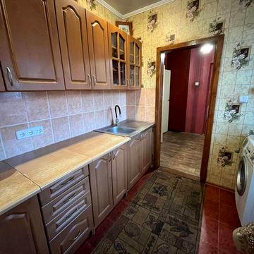 Здам  частину  будинку  в зручному районі міста з зручностями. 3 кімнати.йон