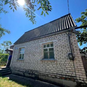 Дача або заміський будинок