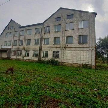 Оренда будівлі, можлива роздрібна оренда ( 2 і 3 поверх) 1 занято.