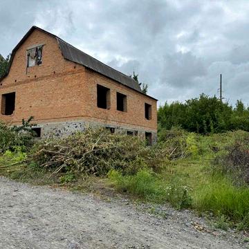 Продається капітальний будинок із ділянкою 11 соток у м. Тальне!