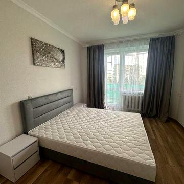 Продам 3-кімнатну квартиру . 12 школа