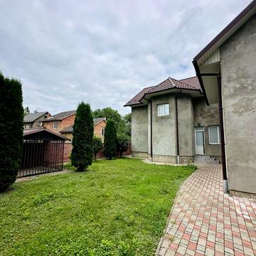 Продаж готового двоповерхового будинку з гаражем та приватизованою зем ділянкою