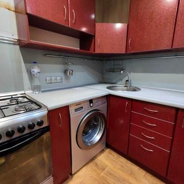 Продам 1 комнатная квартира Залютино, двухбалконка.