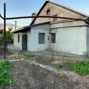 Продається будинок із земельною ділянкою