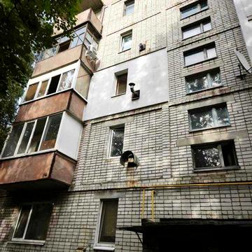 Продам 1-кімнатну квартиру у селищі Яворницьке,5/5 поверх, під кап.ремонт.Без комісії.Готівка або сертифікат.