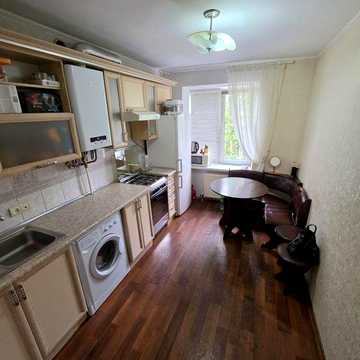 Продаж 2 кімнатна  квартира автономка Центр