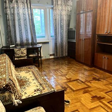 Метро Лівобережна 2-кімнатна квартира