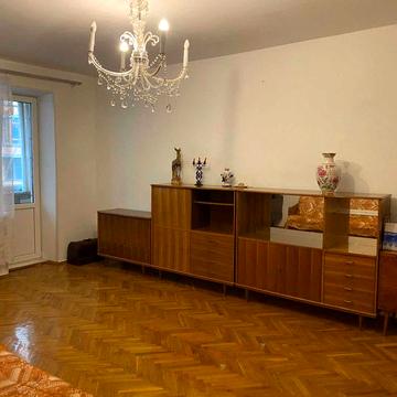 метро Золоті ворот, Університет . Гоголівська 36-40.
