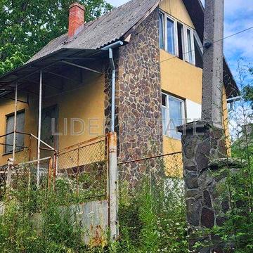 Дачний будинок із кірпічу, Лиса Гора, передмістя Ужгорода
