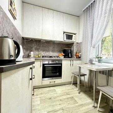 Продам двокімнатну квартиру рн Беляєва . Сертифікат