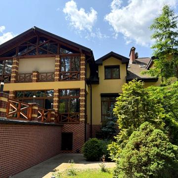 Продається Будинок-ПРЕМІУМ КЛАСУ-600м2/45 соток/в ЛІСІ/біля ОЗЕРА/с.СТОЯНКА/10км від Києва