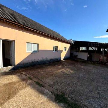 Продається будинок  з невеличким підприємством в селі Бояни
