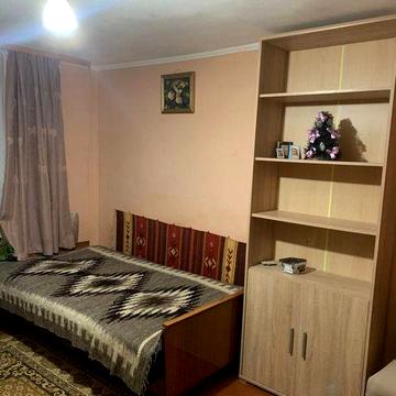 Здається в оренду 1к на другому поверсі двохповерхового особняка
на пе