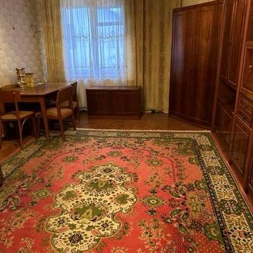 Продаж квартири з гаражем і земельною діланкою