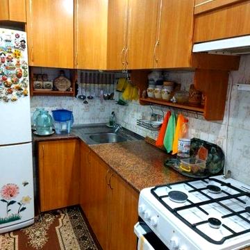 Продається трикімнатна квартира