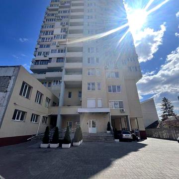 Простора видова квартира 125 м² у самому центрі Черкас!