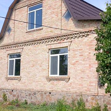 Будинок з початковим ремонтом, високими стелями, 3 спальні