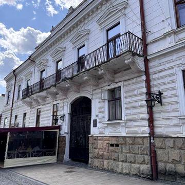 Терміновий продаж за супер ціною! Елітна квартира  в двох рівнях на Кобилянській!