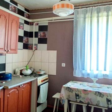 ТЕРМІНОВО  ПРОДАЄТЬСЯ  будинок на дві окремі половини смт.Червоне Бердичівський р-н, Житомирська обл