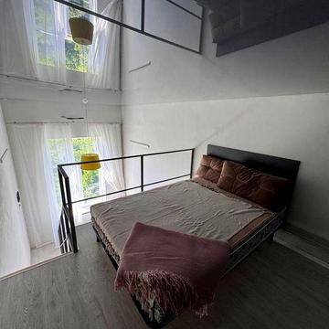 Сдам  двухуровневую квартиру в стиле лофт (loft).Ботанический сад. Научная. Ул. Авиахимическая 7.  ЖК Воробьевы Горы на Полях  ул Клочковская