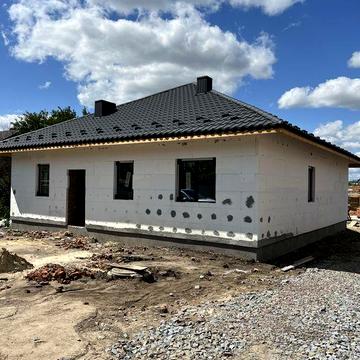 Продаж сучасного одноповерхового будинку в хорошому районі Рівного.