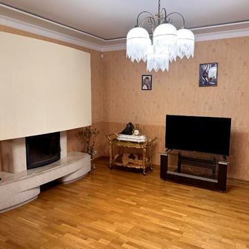 Продам будинок в гарній локації ,375м2, вул. Сельських