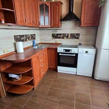 Здається  3-кімнатна квартира площею 72 м² по Харківському шосе 154