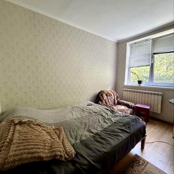 Продається простора 3-кімнатна квартира по вул. Минайській